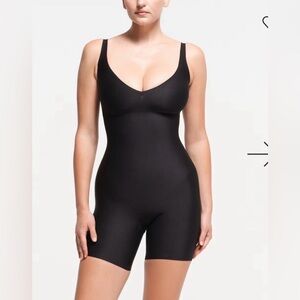 NWT SKIMS BODY UNLINED PLUNGE MID THIGH BODYSUIT
